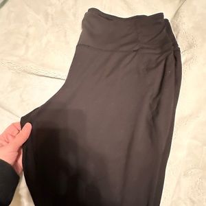 LIVI Soft Capri Legging -Black